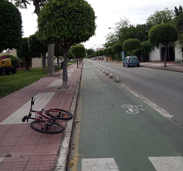 Carril bici en los aledaños de la población