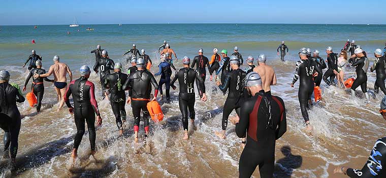 Prueba de natación en la Playa de la Costilla de Rota