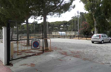 Entrada al Centro Deportivo «La Forestal»