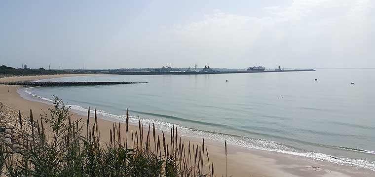 Vista panorámica del puerto militar de la Base Naval de Rota