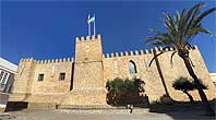 Vista lateral del Palacio Municipal Castillo de Luna