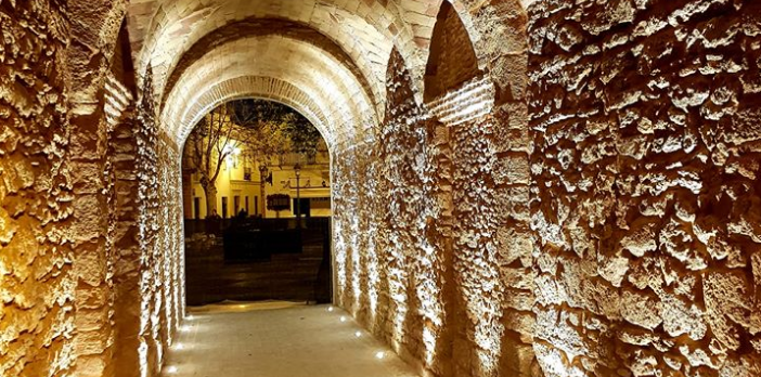 Puerta de la Villa de Rota, paso entre la Plaza de España y Plaza de Andalucía [11]