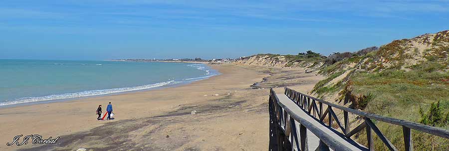 Vista las playas de Peginas y Aguas Dulces desde Punta Candor